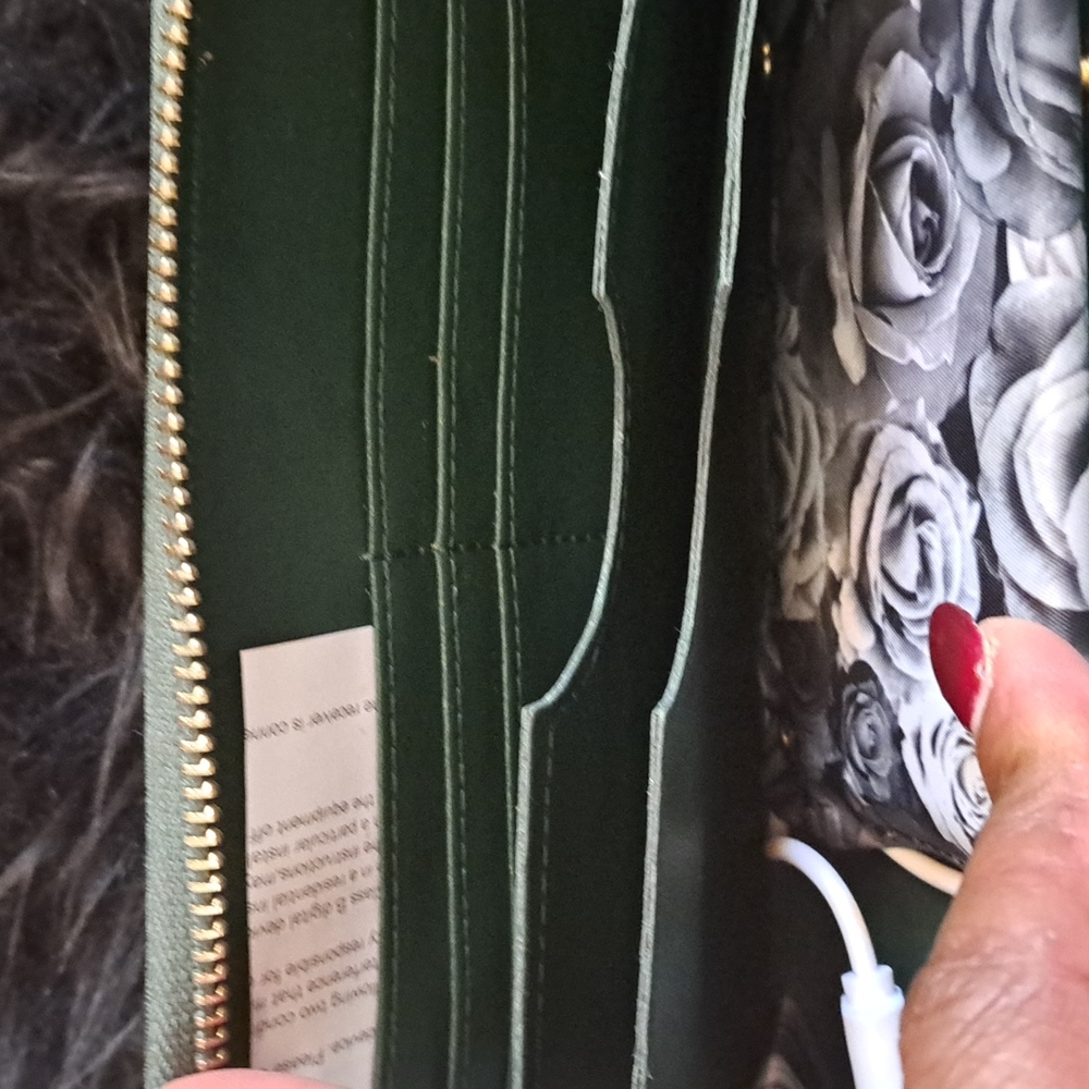 Nwt Wallet/Charger - Picture 9 of 9